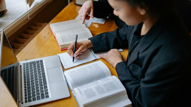 Aprèslecole.fr : parcours, métiers et formations pour construire son avenir