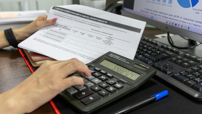 Comment convertir un salaire brut en net au Canada selon sa province ?