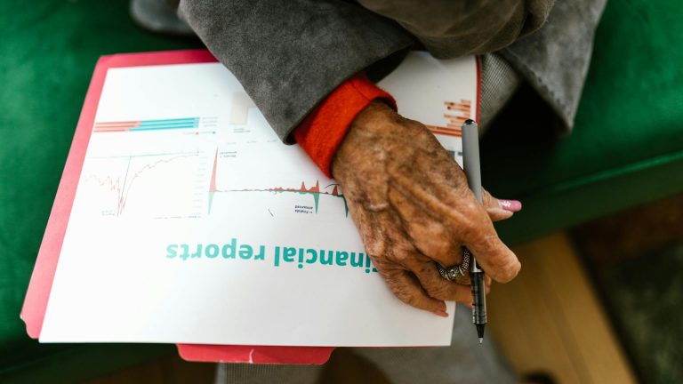Qu’est-ce que le minimum contributif et qui y a droit à la retraite ?