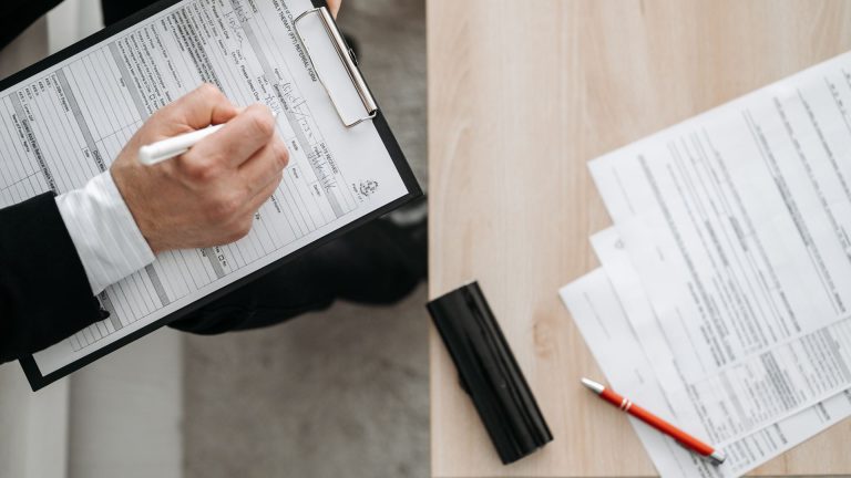 Comment remplir facilement une attestation Pôle emploi ?
