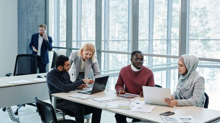 Quels emplois ou activités permettent réellement d’atteindre 10 000 € par mois ?