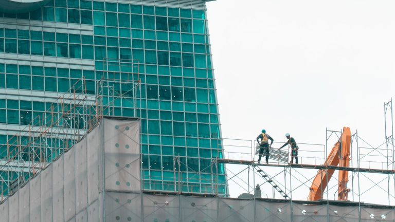Comment construire un bâtiment commercial de a à z ?