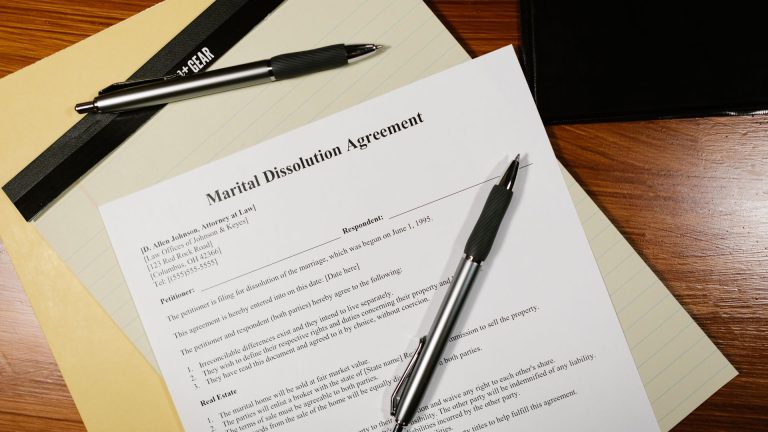 Divorce en Algérie : conjoint absent, procuration, jugement par défaut
